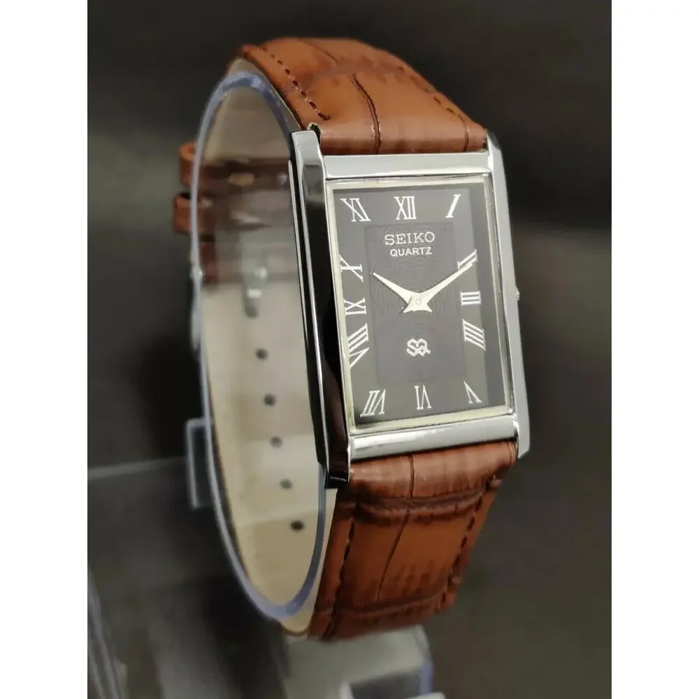 Vintage Style Seiko Quartz Mens Silver Watch & Black accents W/ Leather Strap